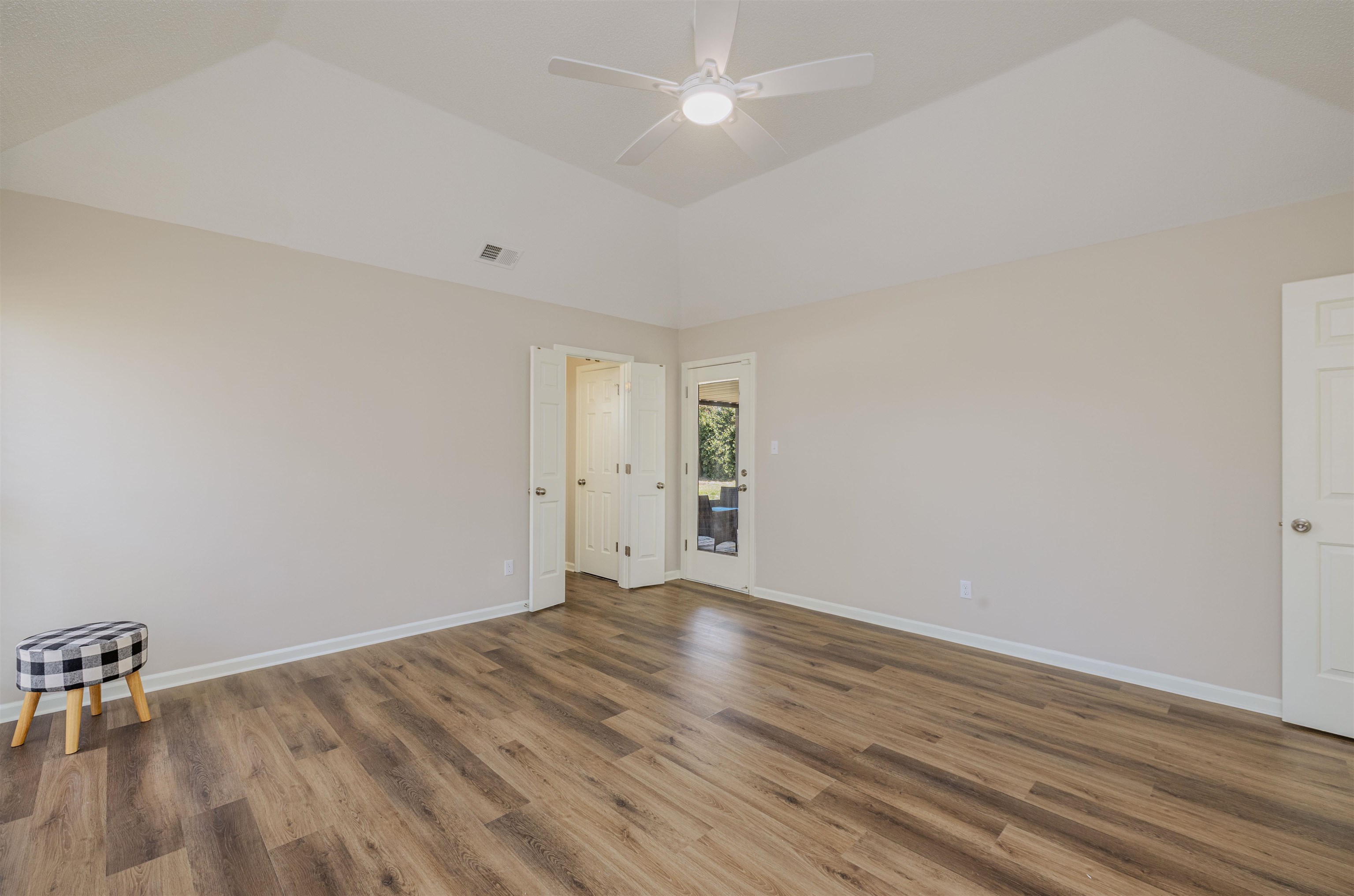 Unincorporated, Tennessee 38125, United States, 3 Bedrooms Bedrooms, ,2 BathroomsBathrooms,Residential,Active,96321