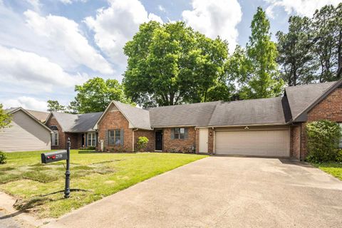 Photo of 2978 MILLERS POND DR, Memphis, TN 38119 (MLS # 10220161)