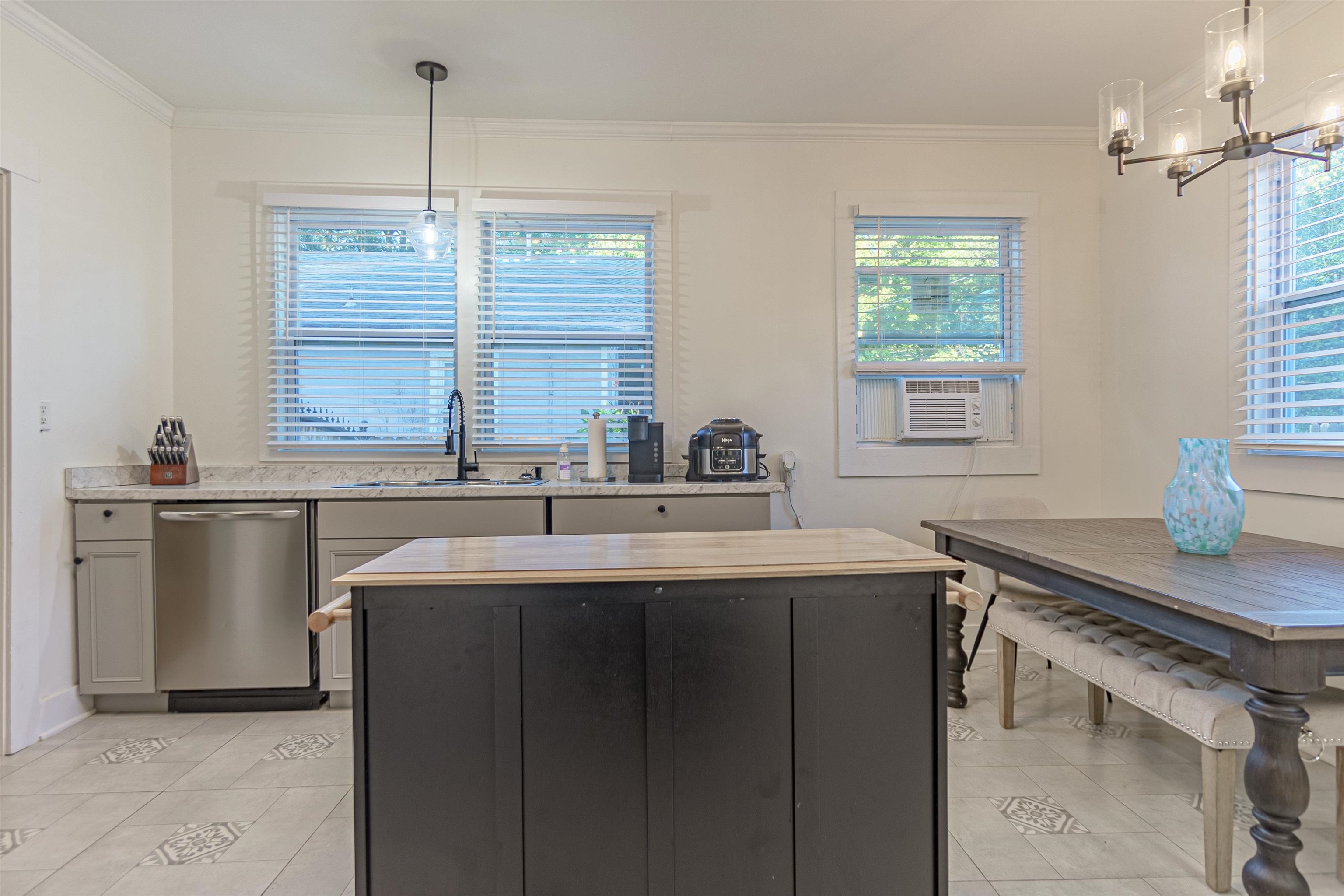 Memphis, Tennessee 38104, United States, 2 Bedrooms Bedrooms, ,1 BathroomBathrooms,Residential,Active,39460