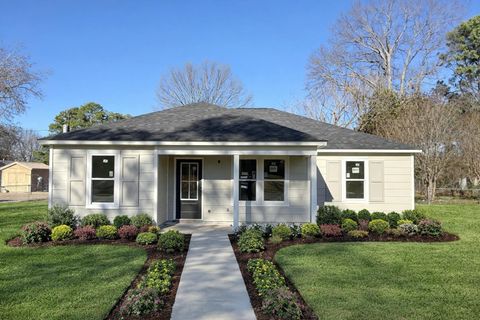 Photo of 4570 NEWTON DR, Memphis, TN 38109 (MLS # 10212757)