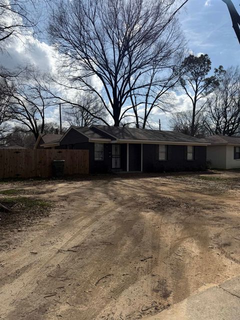Photo of 4873 VERNE RD, Memphis, TN 38117 (MLS # 10216098)