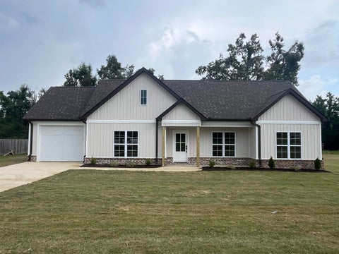 Photo of 20 FARMINGTON RD, Savannah, TN 38372 (MLS # 10226756)