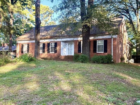 Photo of 2958 GLENGARRY RD E, Memphis, TN 38128 (MLS # 10213668)