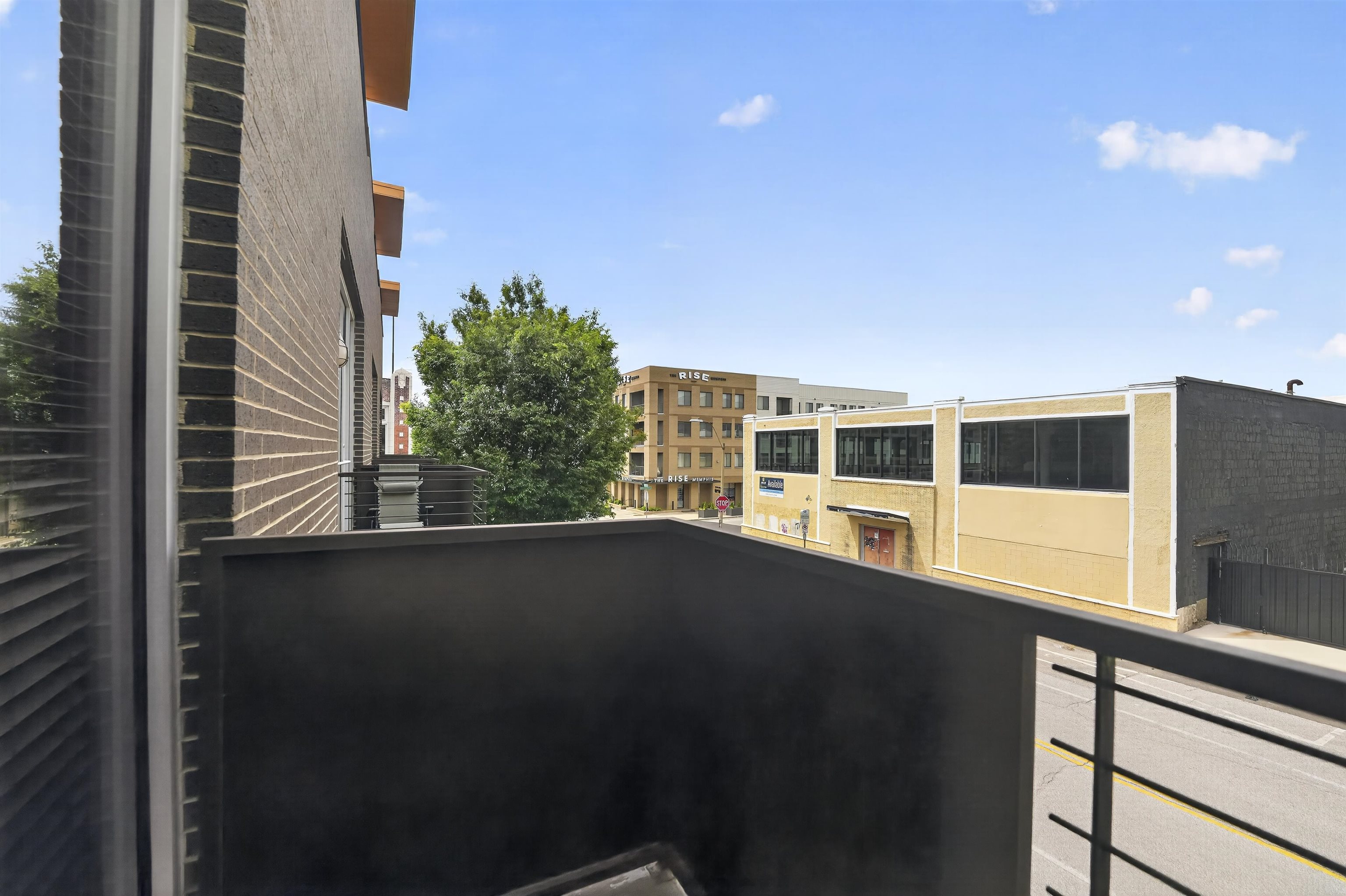 437 MONROE AVE 111