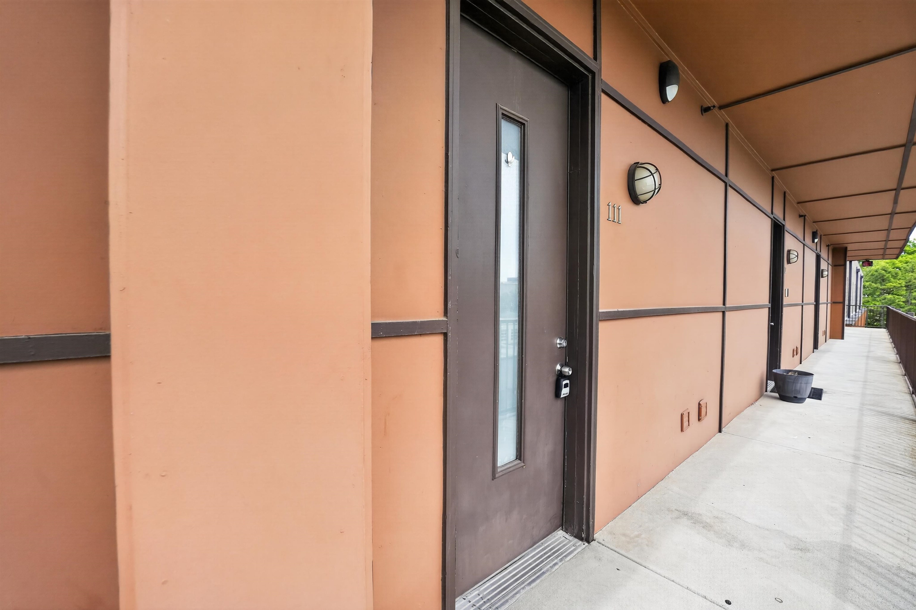 437 MONROE AVE 111