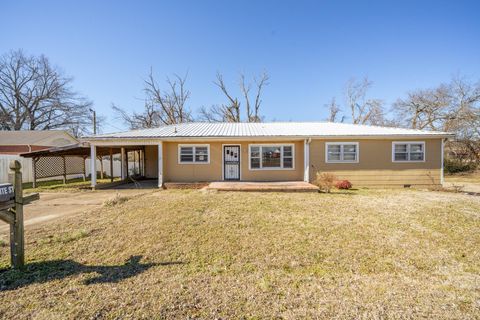 Photo of 60 WHITE ST, Savannah, TN 38372 (MLS # 10214227)