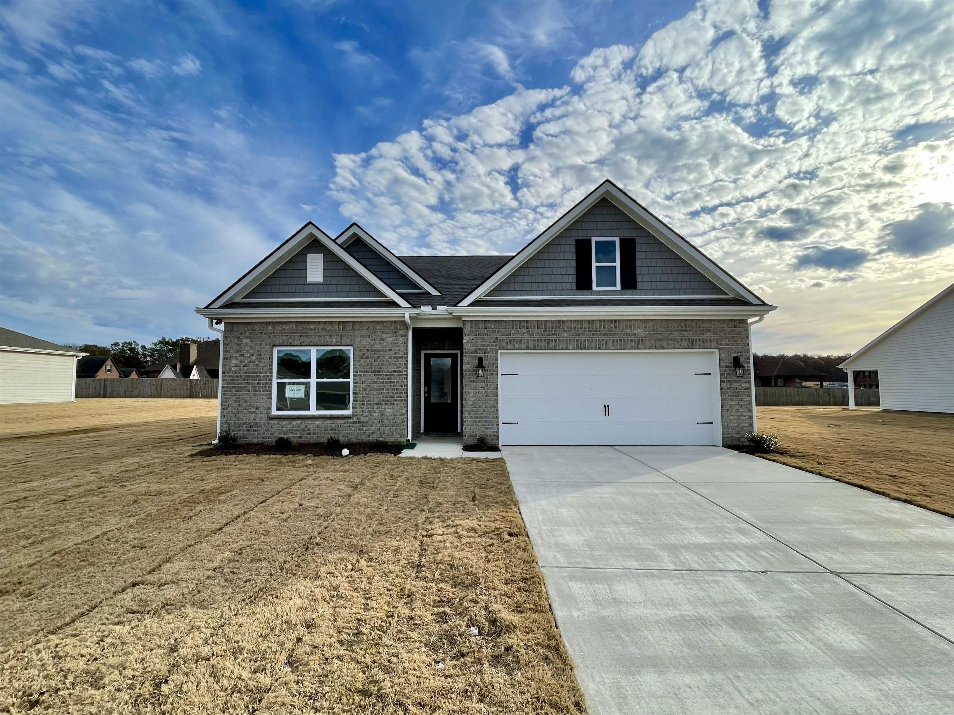 Photo 1 of 28 — 85 ROBINWOOD LN, Oakland, TN 38060