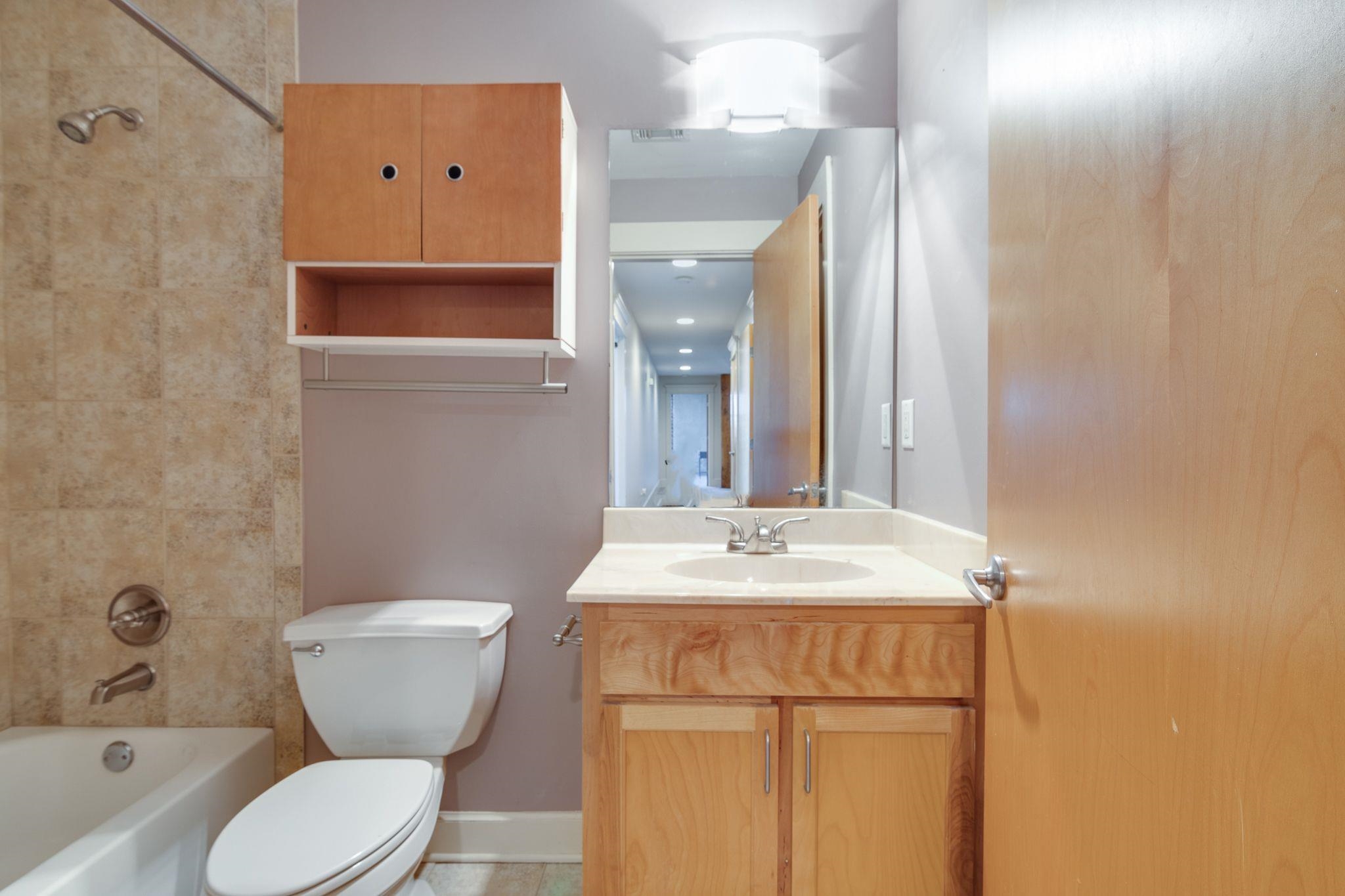 Memphis, Tennessee 38103, United States, 2 Bedrooms Bedrooms, ,2 BathroomsBathrooms,Residential,Pending,6332