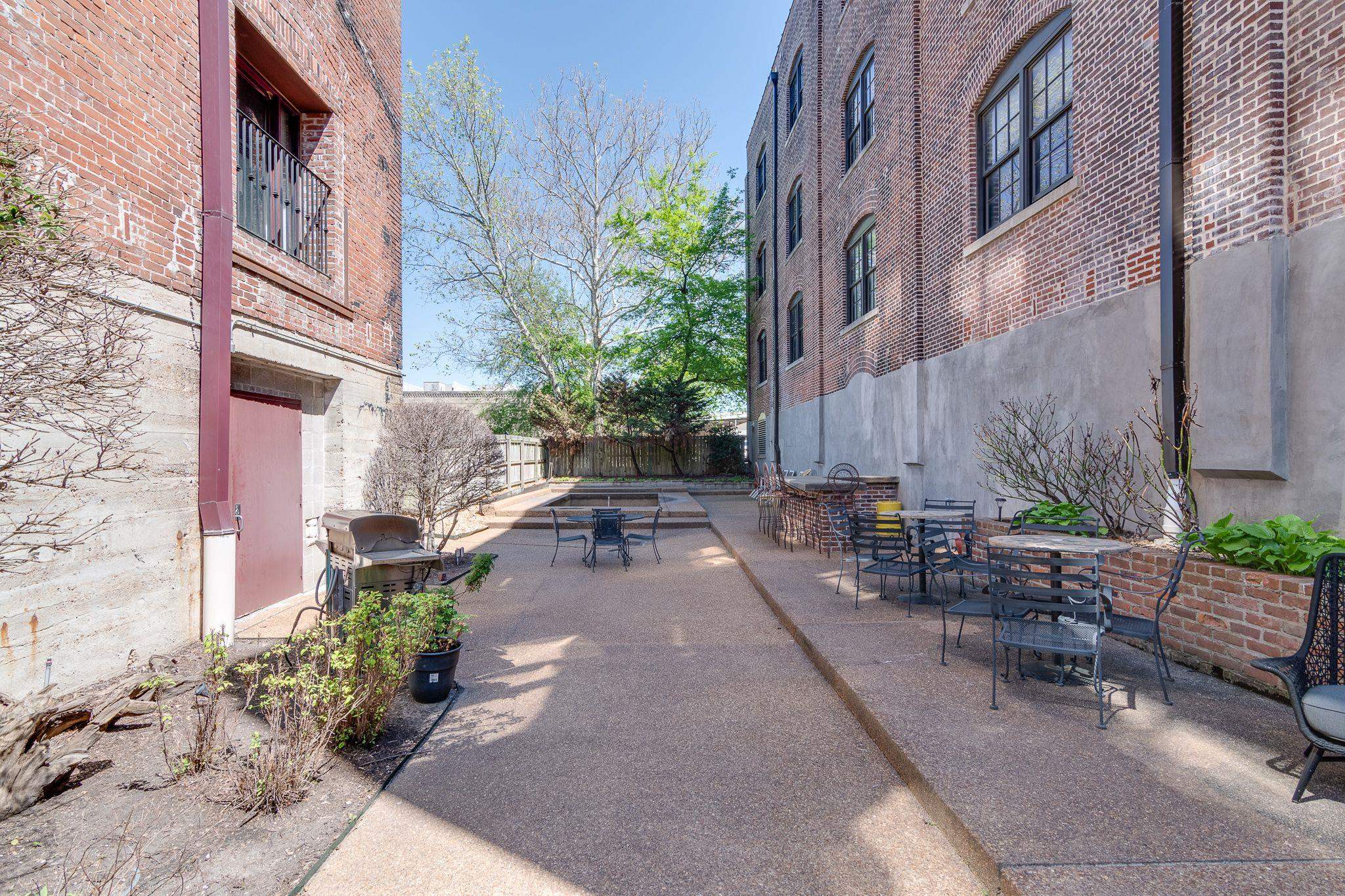 Memphis, Tennessee 38103, United States, 2 Bedrooms Bedrooms, ,2 BathroomsBathrooms,Residential,Pending,6332