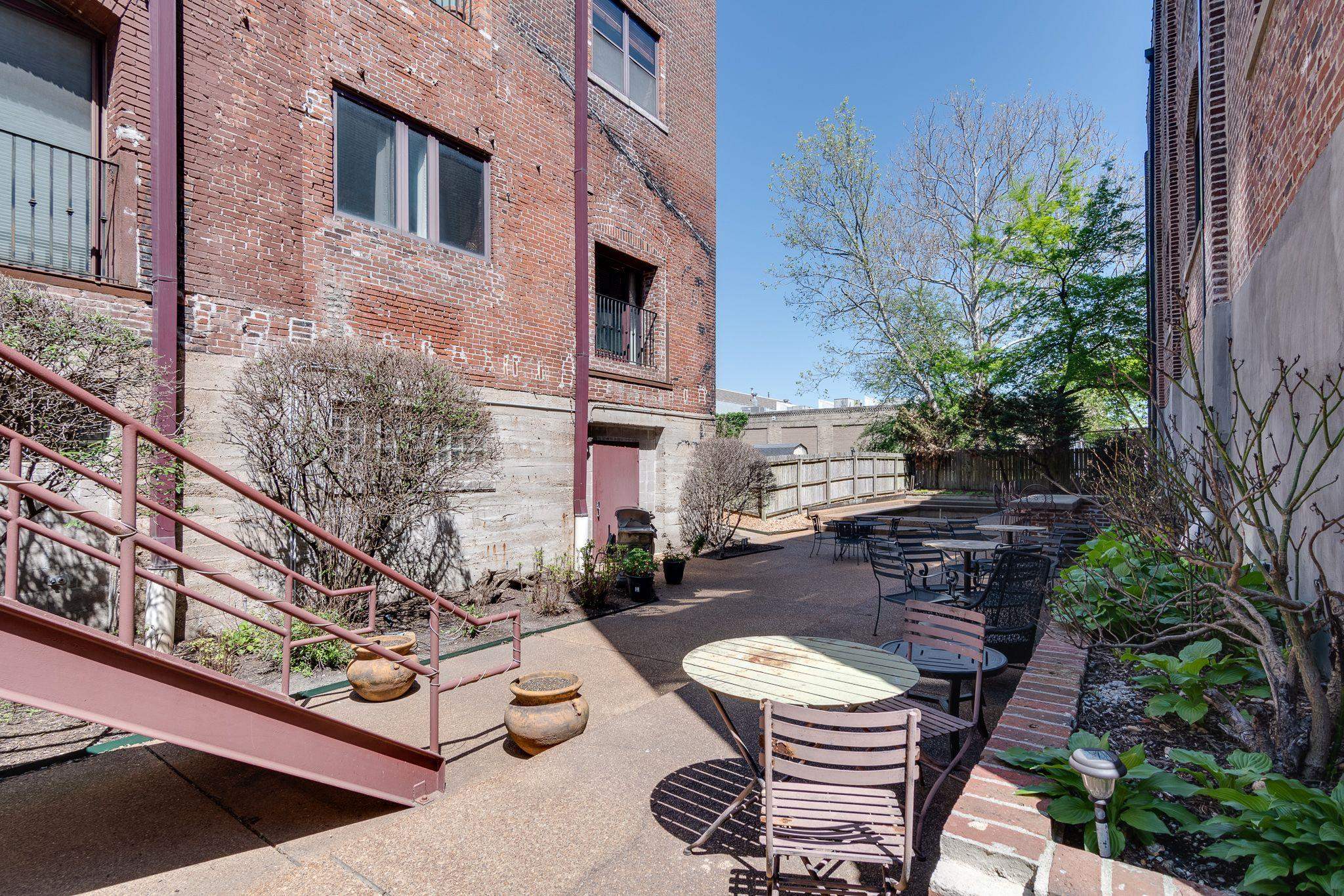 Memphis, Tennessee 38103, United States, 2 Bedrooms Bedrooms, ,2 BathroomsBathrooms,Residential,Pending,6332