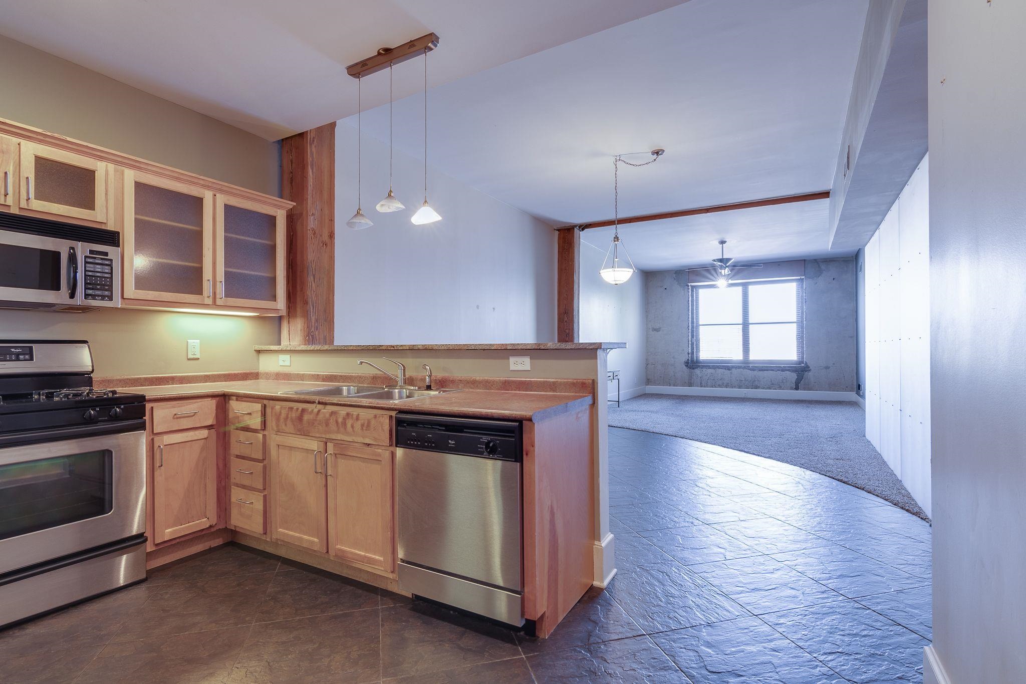 Memphis, Tennessee 38103, United States, 2 Bedrooms Bedrooms, ,2 BathroomsBathrooms,Residential,Pending,6332