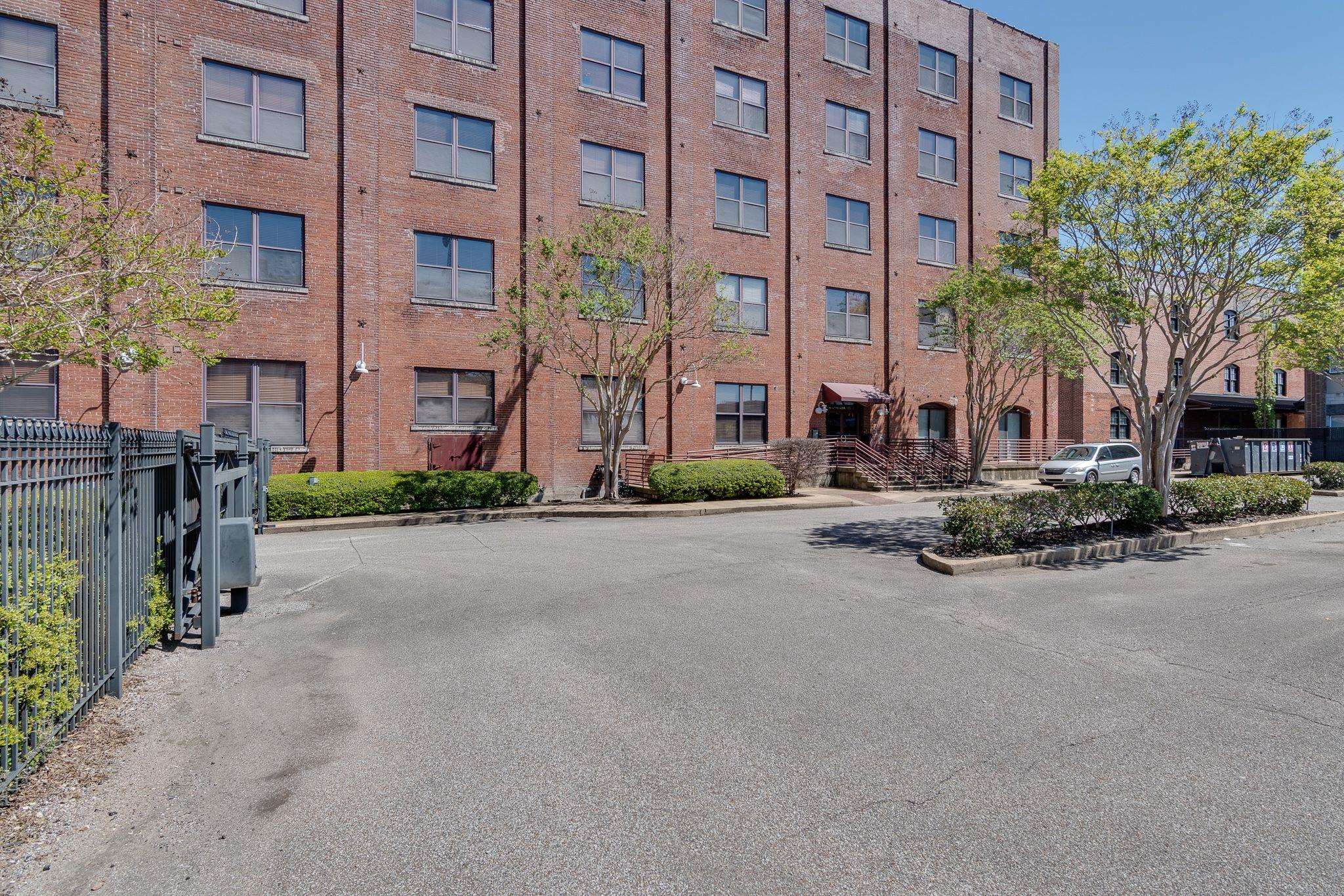 Memphis, Tennessee 38103, United States, 2 Bedrooms Bedrooms, ,2 BathroomsBathrooms,Residential,Pending,6332