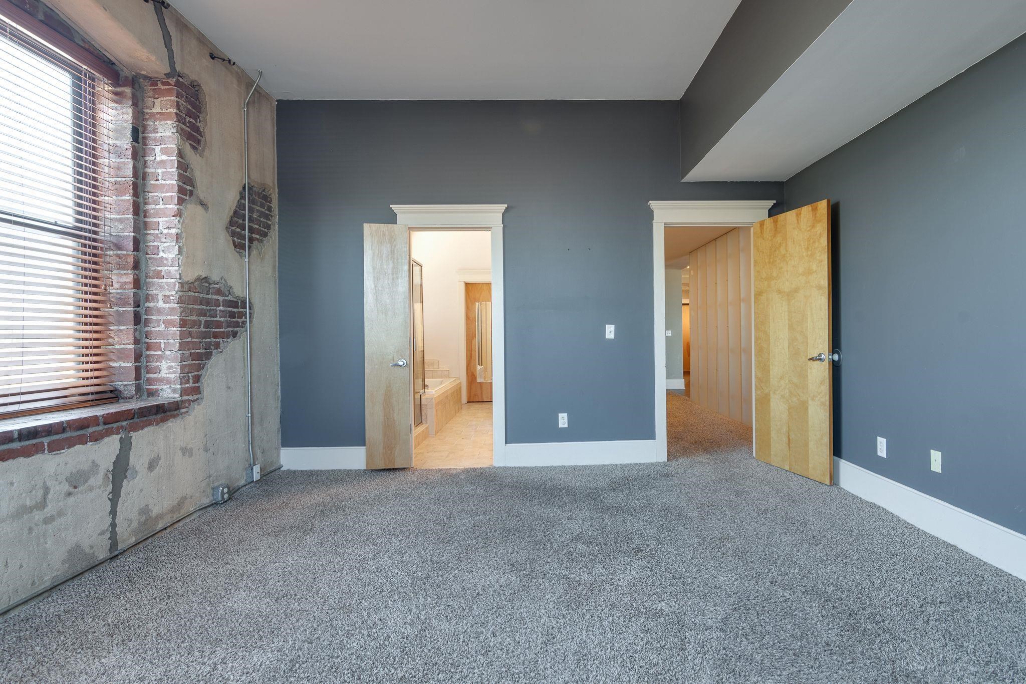 Memphis, Tennessee 38103, United States, 2 Bedrooms Bedrooms, ,2 BathroomsBathrooms,Residential,Pending,6332