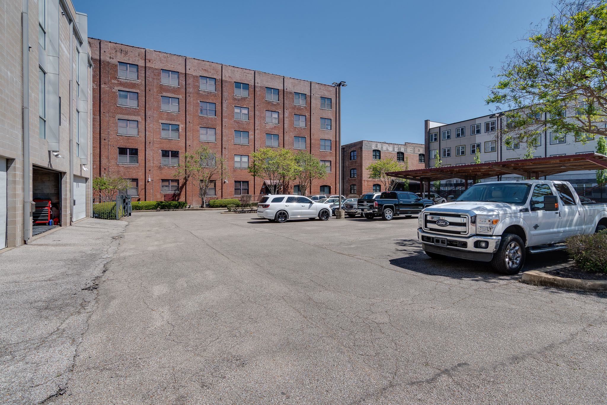 Memphis, Tennessee 38103, United States, 2 Bedrooms Bedrooms, ,2 BathroomsBathrooms,Residential,Pending,6332