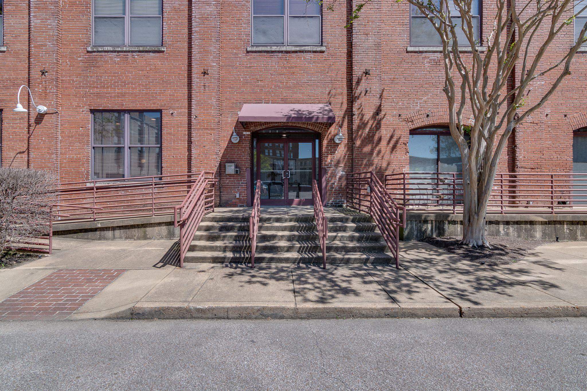 Memphis, Tennessee 38103, United States, 2 Bedrooms Bedrooms, ,2 BathroomsBathrooms,Residential,Pending,6332