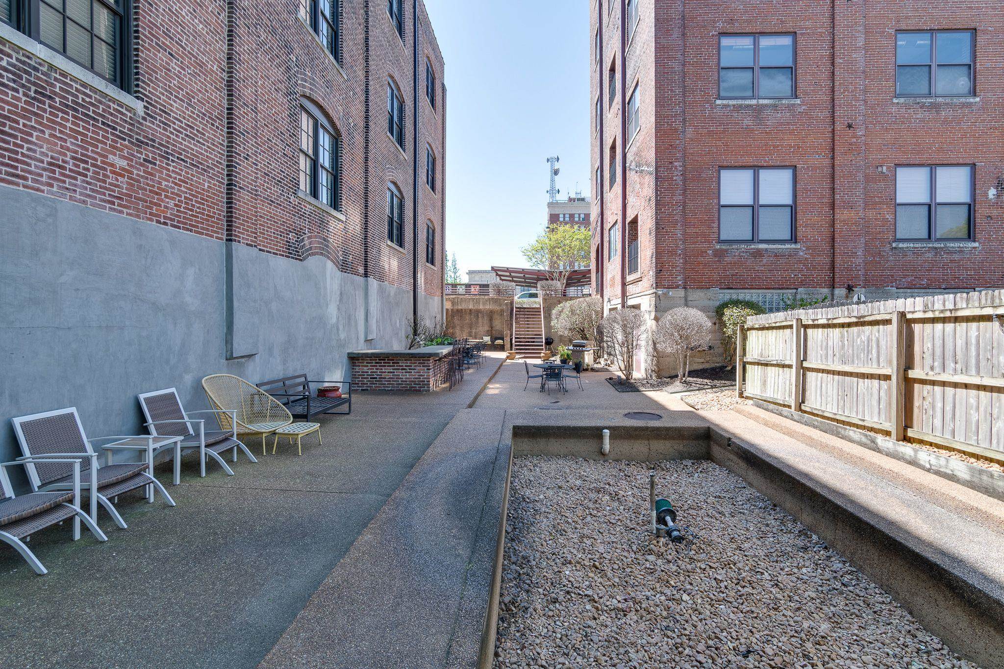 Memphis, Tennessee 38103, United States, 2 Bedrooms Bedrooms, ,2 BathroomsBathrooms,Residential,Pending,6332