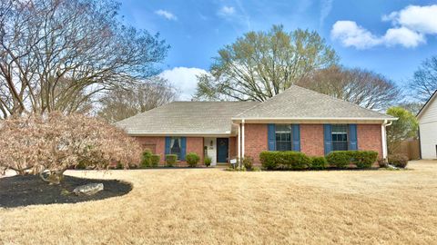 Photo of 396 N MAIN ST, Collierville, TN 38017 (MLS # 10216310)