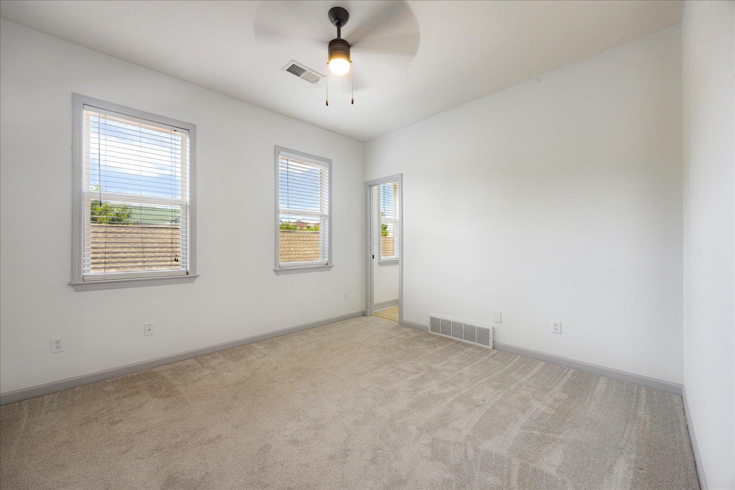 Memphis, Tennessee 38103, United States, 2 Bedrooms Bedrooms, ,3 BathroomsBathrooms,Residential,Active,137673