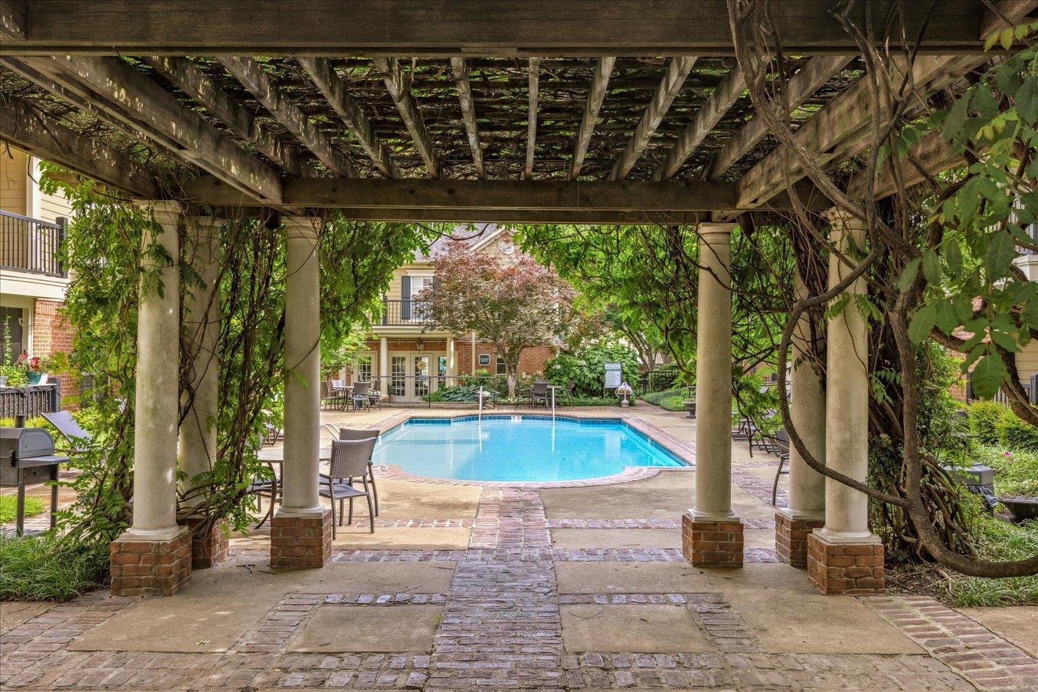 Memphis, Tennessee 38103, United States, 2 Bedrooms Bedrooms, ,3 BathroomsBathrooms,Residential,Active,137673