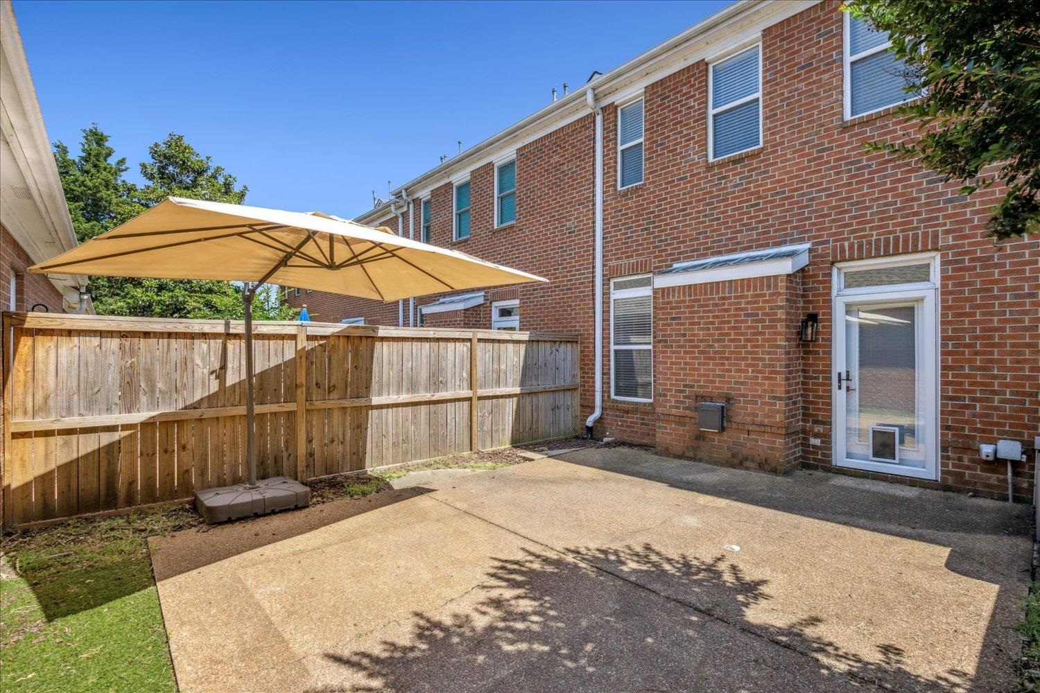 Memphis, Tennessee 38103, United States, 2 Bedrooms Bedrooms, ,3 BathroomsBathrooms,Residential,Active,137673