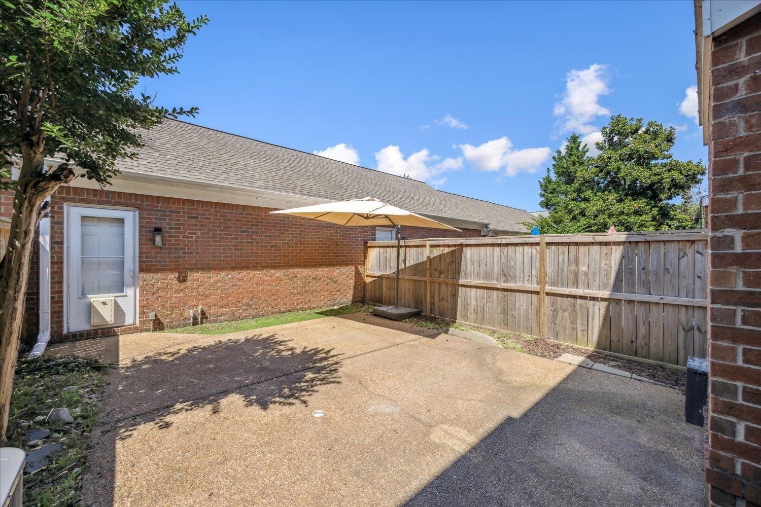 Memphis, Tennessee 38103, United States, 2 Bedrooms Bedrooms, ,3 BathroomsBathrooms,Residential,Active,137673