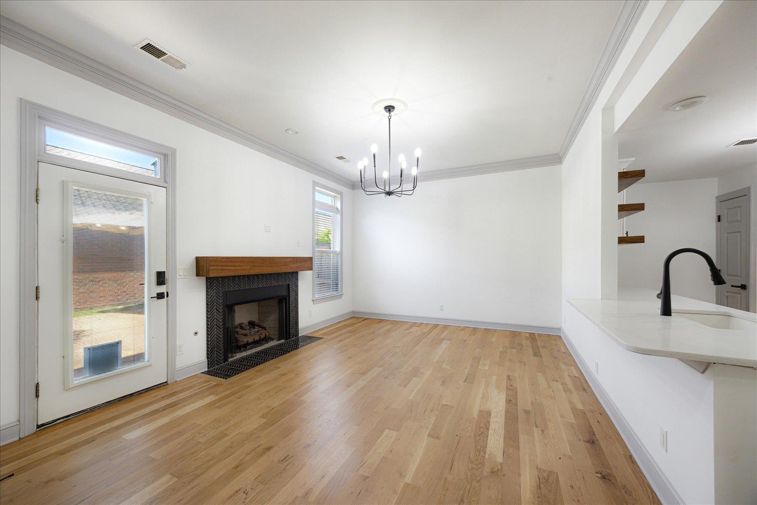 Memphis, Tennessee 38103, United States, 2 Bedrooms Bedrooms, ,3 BathroomsBathrooms,Residential,Active,137673