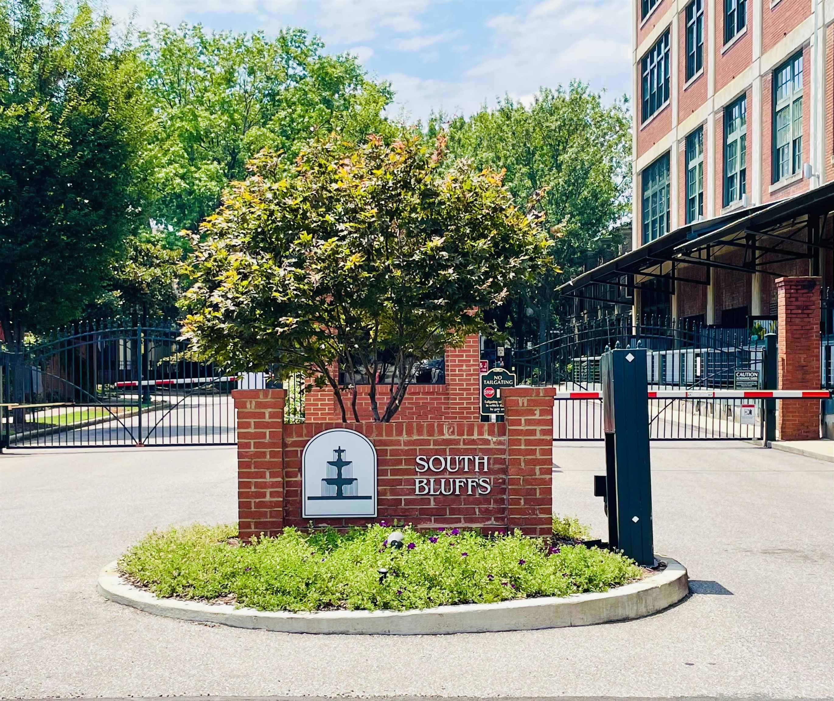 Memphis, Tennessee 38103, United States, 2 Bedrooms Bedrooms, ,3 BathroomsBathrooms,Residential,Active,137673