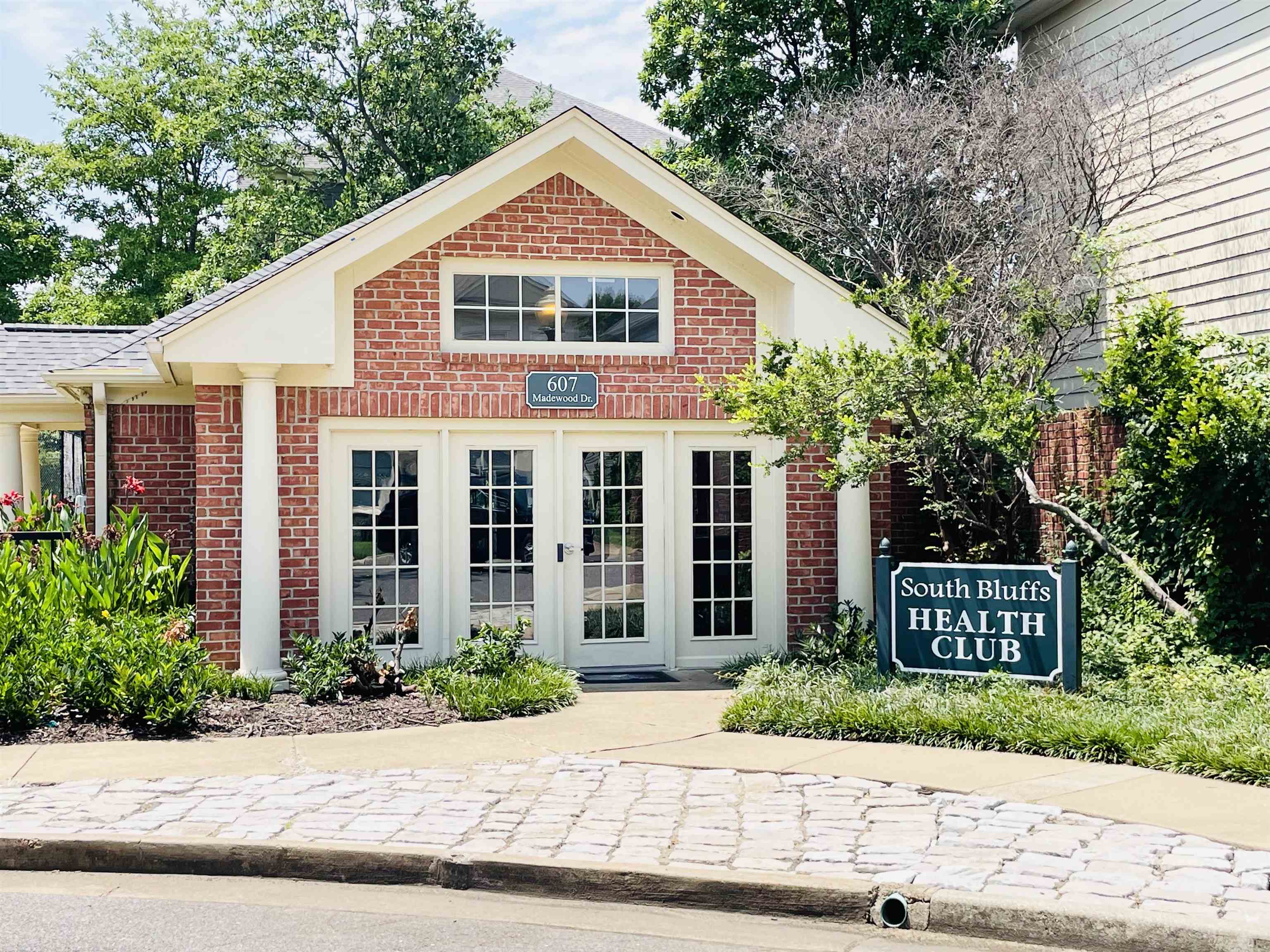 Memphis, Tennessee 38103, United States, 2 Bedrooms Bedrooms, ,3 BathroomsBathrooms,Residential,Active,137673