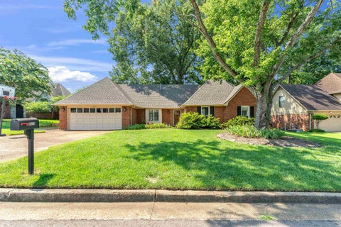 Photo of 8825 KENBROOK CV, Memphis, TN 38018 (MLS # 10227203)