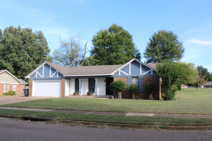 Photo 1 of 17 — 3100 MARY ELIZABETH DR, Bartlett, TN 38134