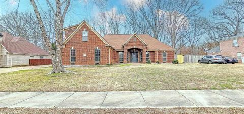 Photo of 6172 MAGGIE OAKS DR, Bartlett, TN 38135 (MLS # 10215164)