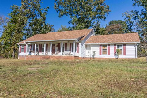 Photo of 1826 OXFORD CREEK RD, Selmer, TN 38375 (MLS # 10208134)