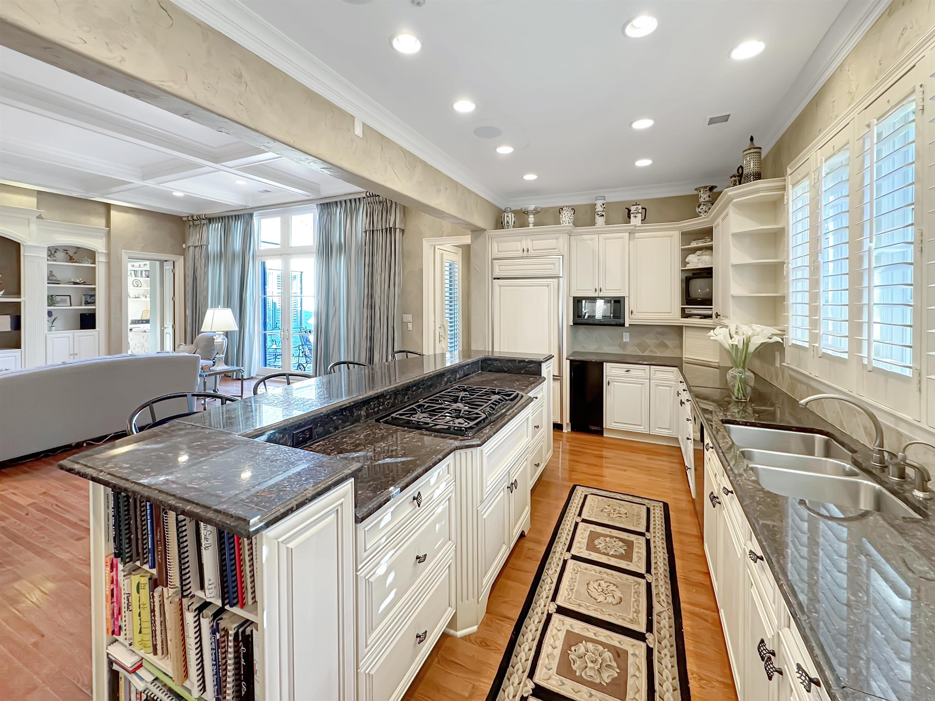 Germantown, Tennessee 38138, United States, 4 Bedrooms Bedrooms, ,5 BathroomsBathrooms,Residential,Pending,26696