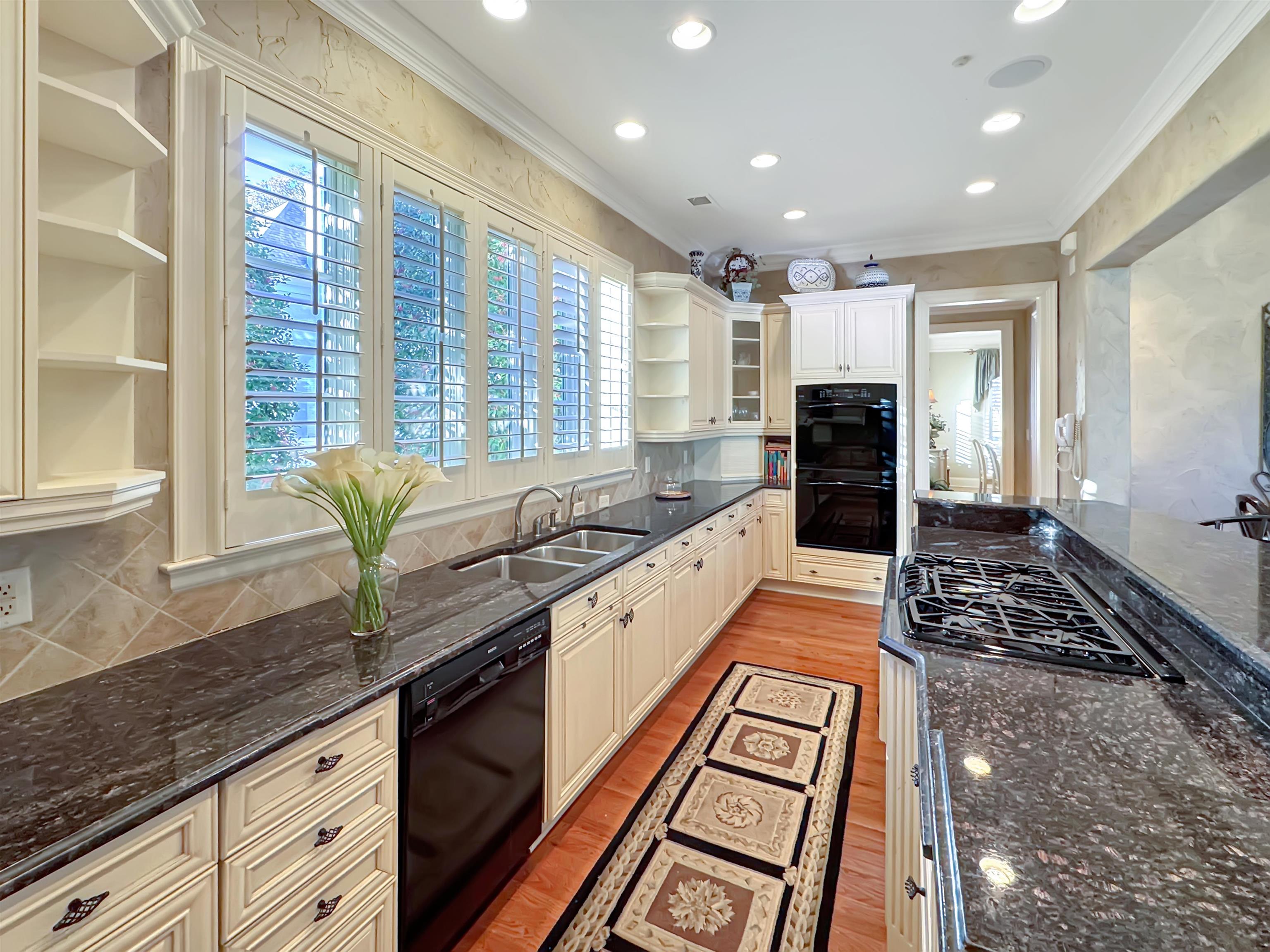 Germantown, Tennessee 38138, United States, 4 Bedrooms Bedrooms, ,5 BathroomsBathrooms,Residential,Pending,26696