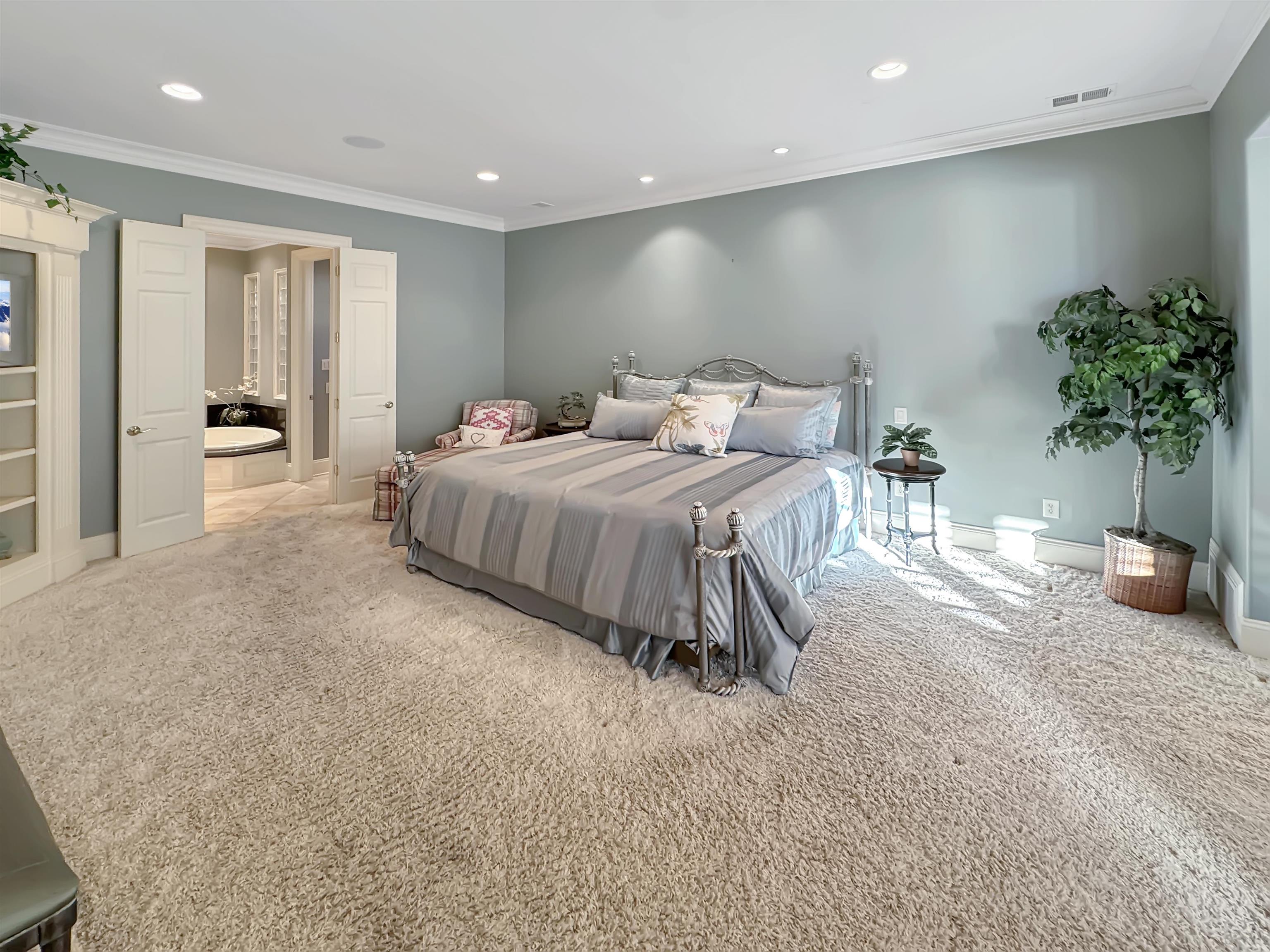 Germantown, Tennessee 38138, United States, 4 Bedrooms Bedrooms, ,5 BathroomsBathrooms,Residential,Pending,26696