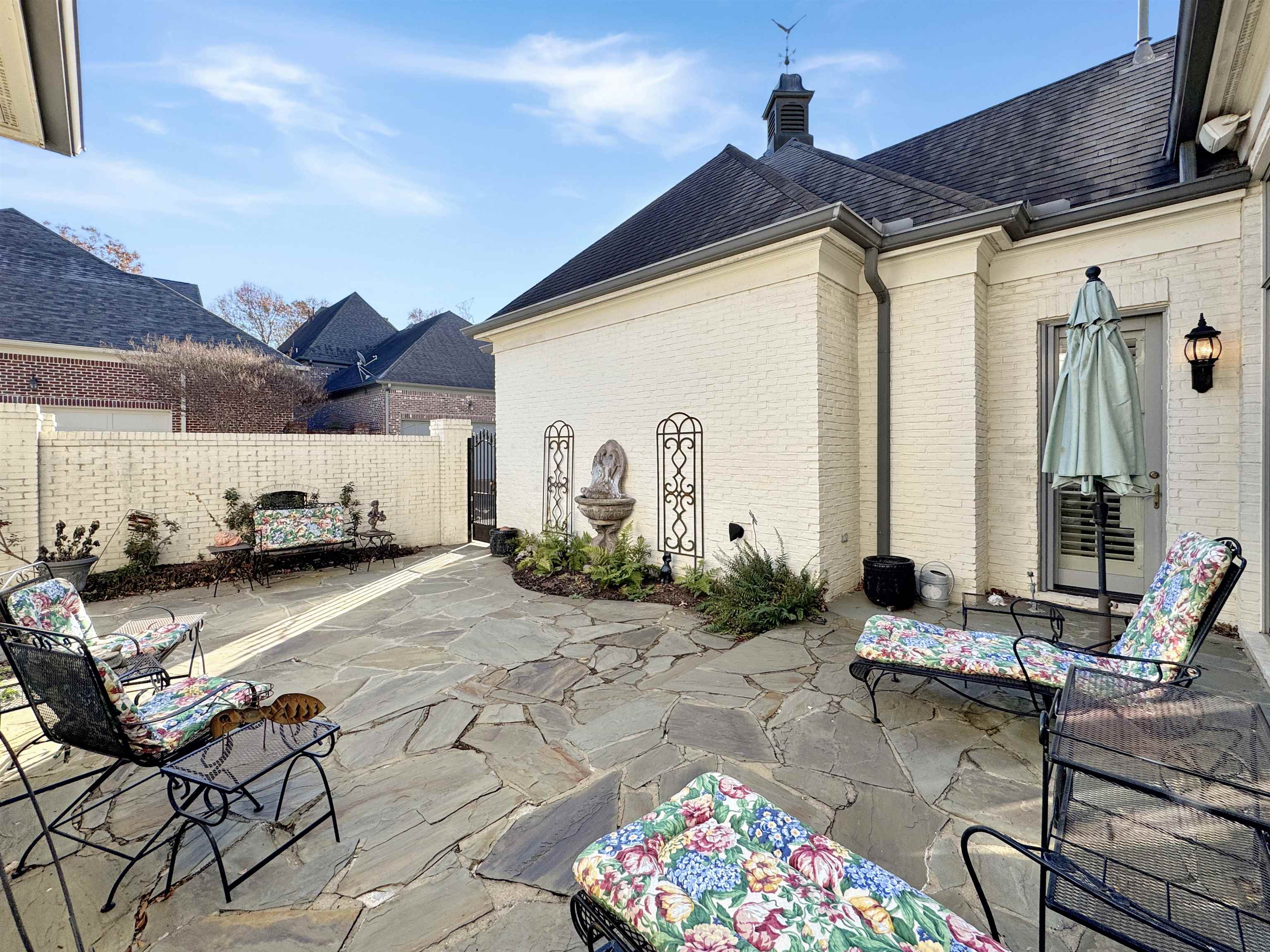 Germantown, Tennessee 38138, United States, 4 Bedrooms Bedrooms, ,5 BathroomsBathrooms,Residential,Pending,26696