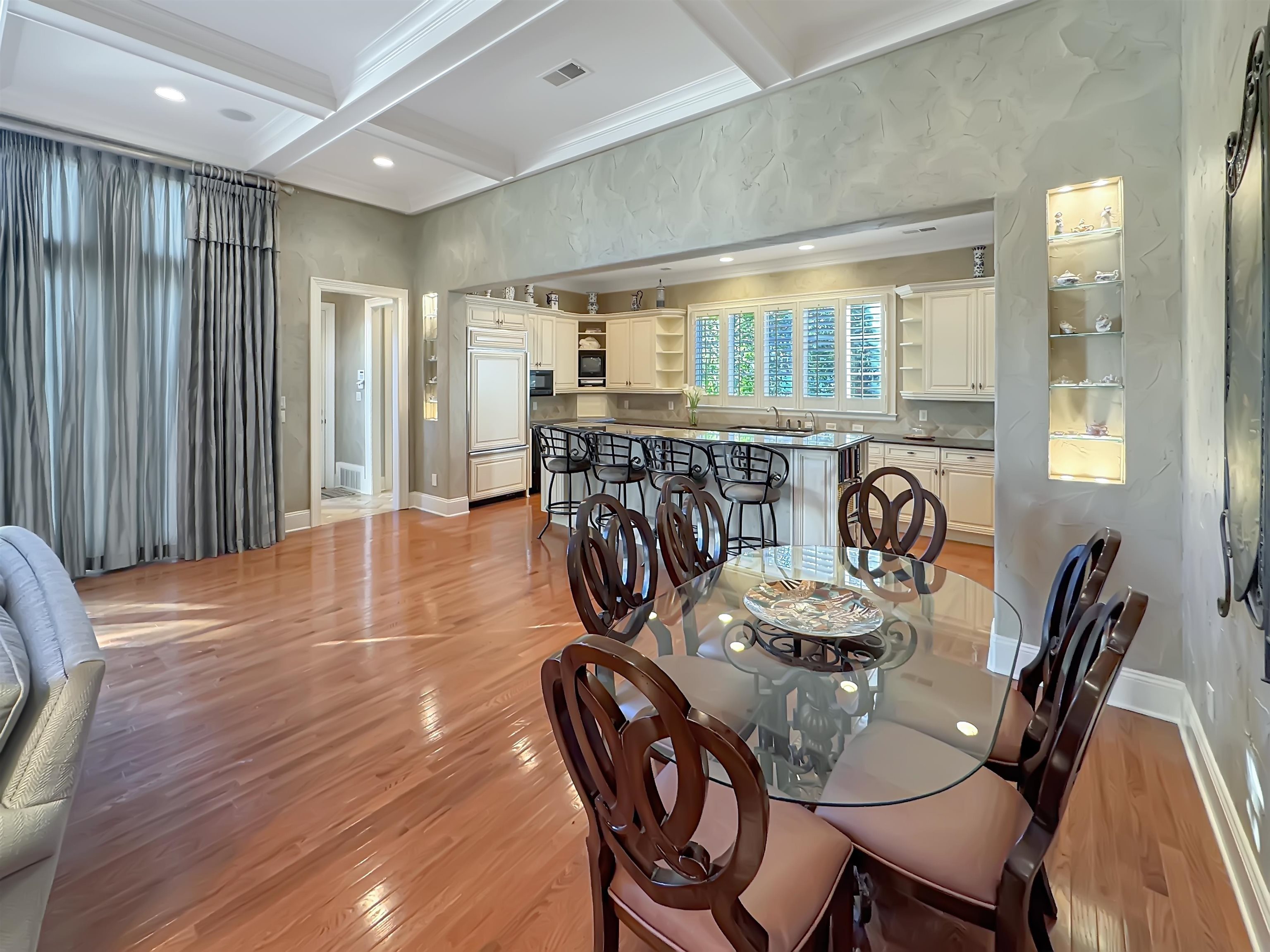 Germantown, Tennessee 38138, United States, 4 Bedrooms Bedrooms, ,5 BathroomsBathrooms,Residential,Pending,26696