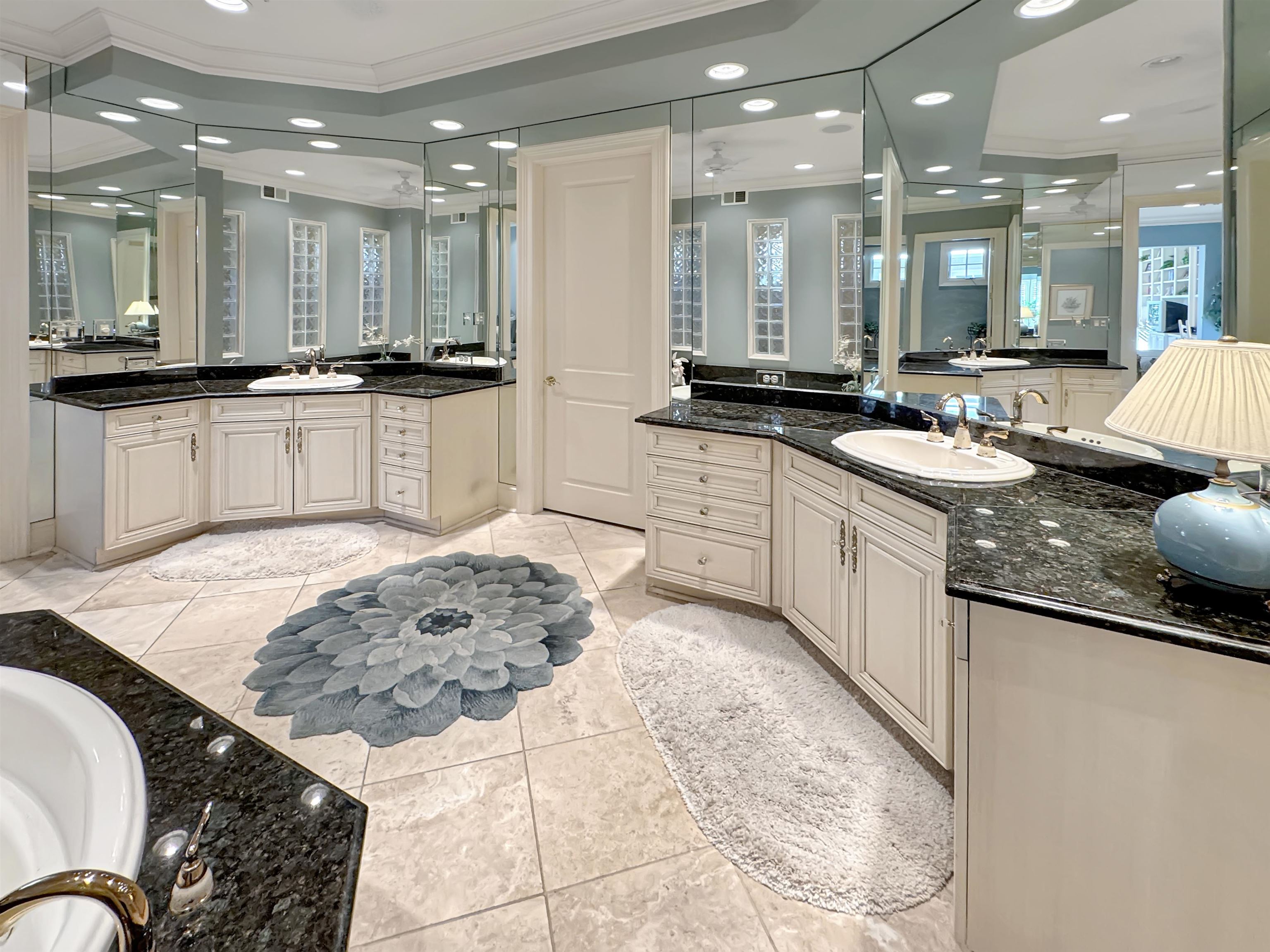 Germantown, Tennessee 38138, United States, 4 Bedrooms Bedrooms, ,5 BathroomsBathrooms,Residential,Pending,26696