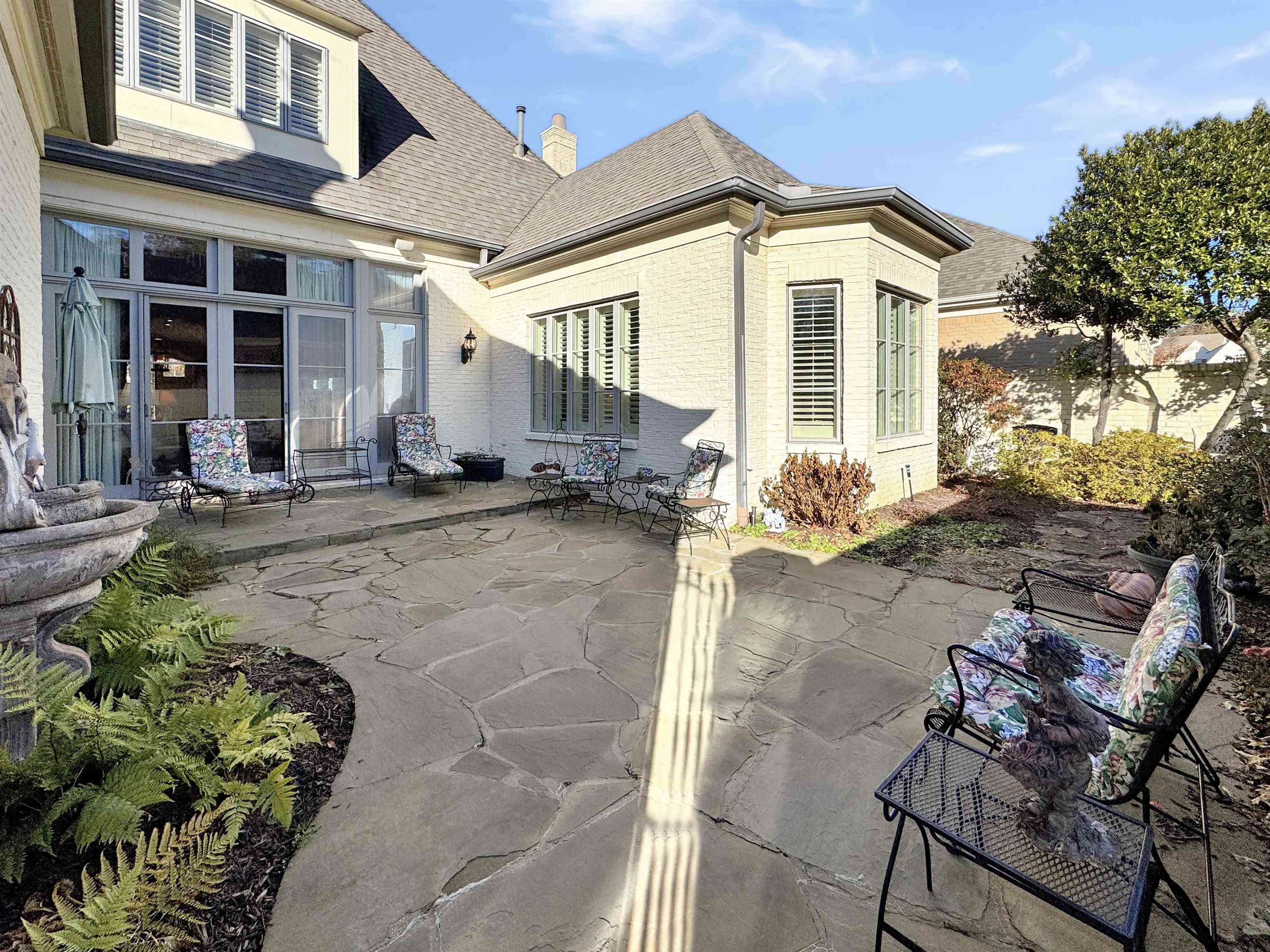 Germantown, Tennessee 38138, United States, 4 Bedrooms Bedrooms, ,5 BathroomsBathrooms,Residential,Pending,26696