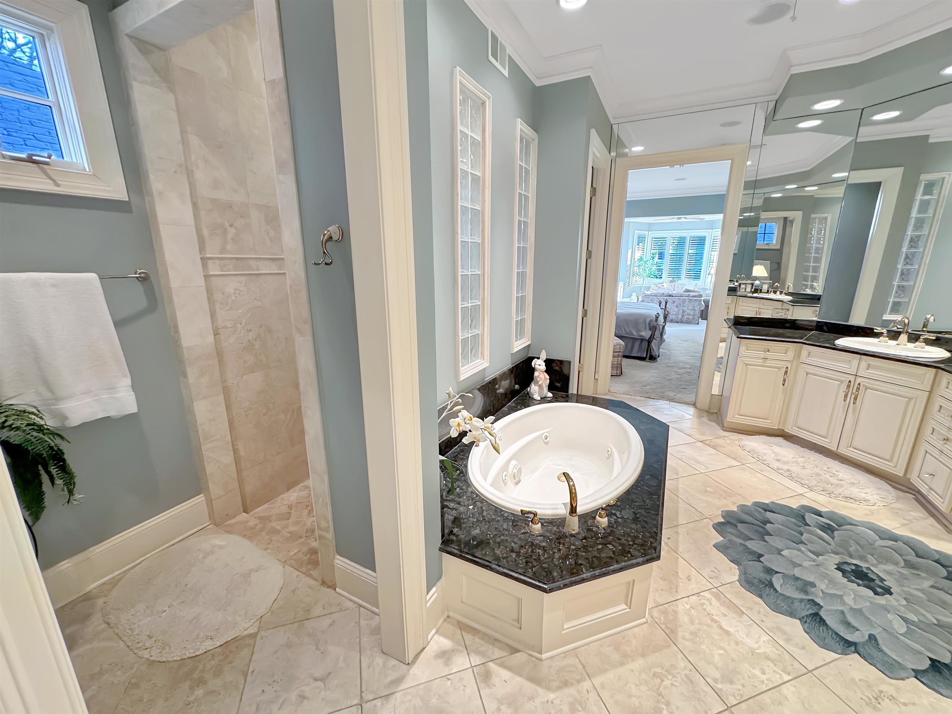 Germantown, Tennessee 38138, United States, 4 Bedrooms Bedrooms, ,5 BathroomsBathrooms,Residential,Pending,26696