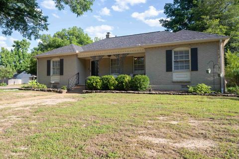 Photo of 5169 SEQUOIA AVE, Memphis, TN 38117 (MLS # 10220880)