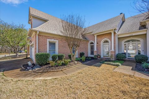 Photo of 1727 VILLAGE RIDGE RD, Collierville, TN 38017 (MLS # 10216700)