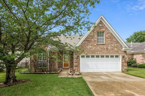 Photo of 6932 PARKBROOK LN, Cordova, TN 38018 (MLS # 10222364)