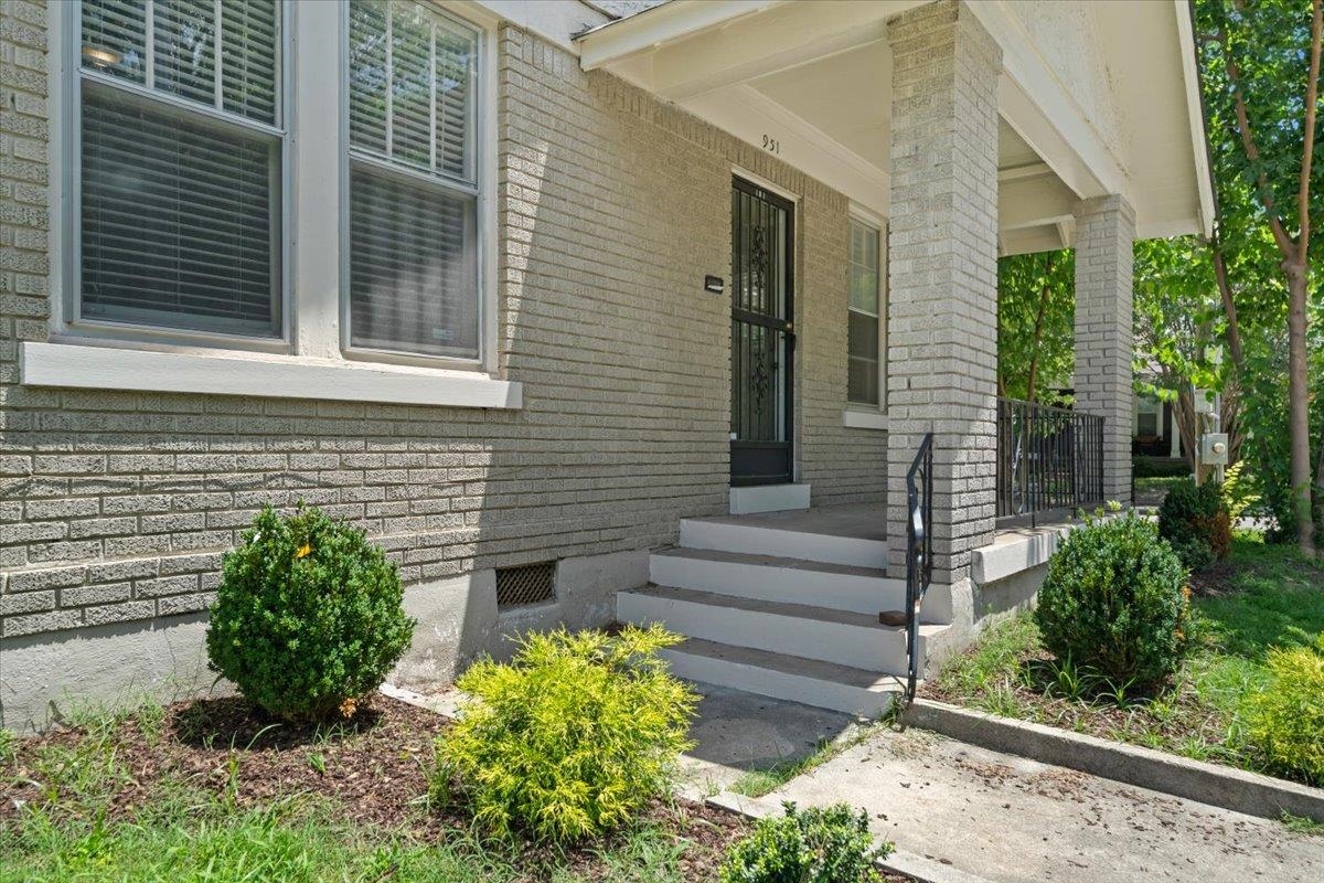 Photo 1 of 21 — 949 S COX ST, Memphis, TN 38104