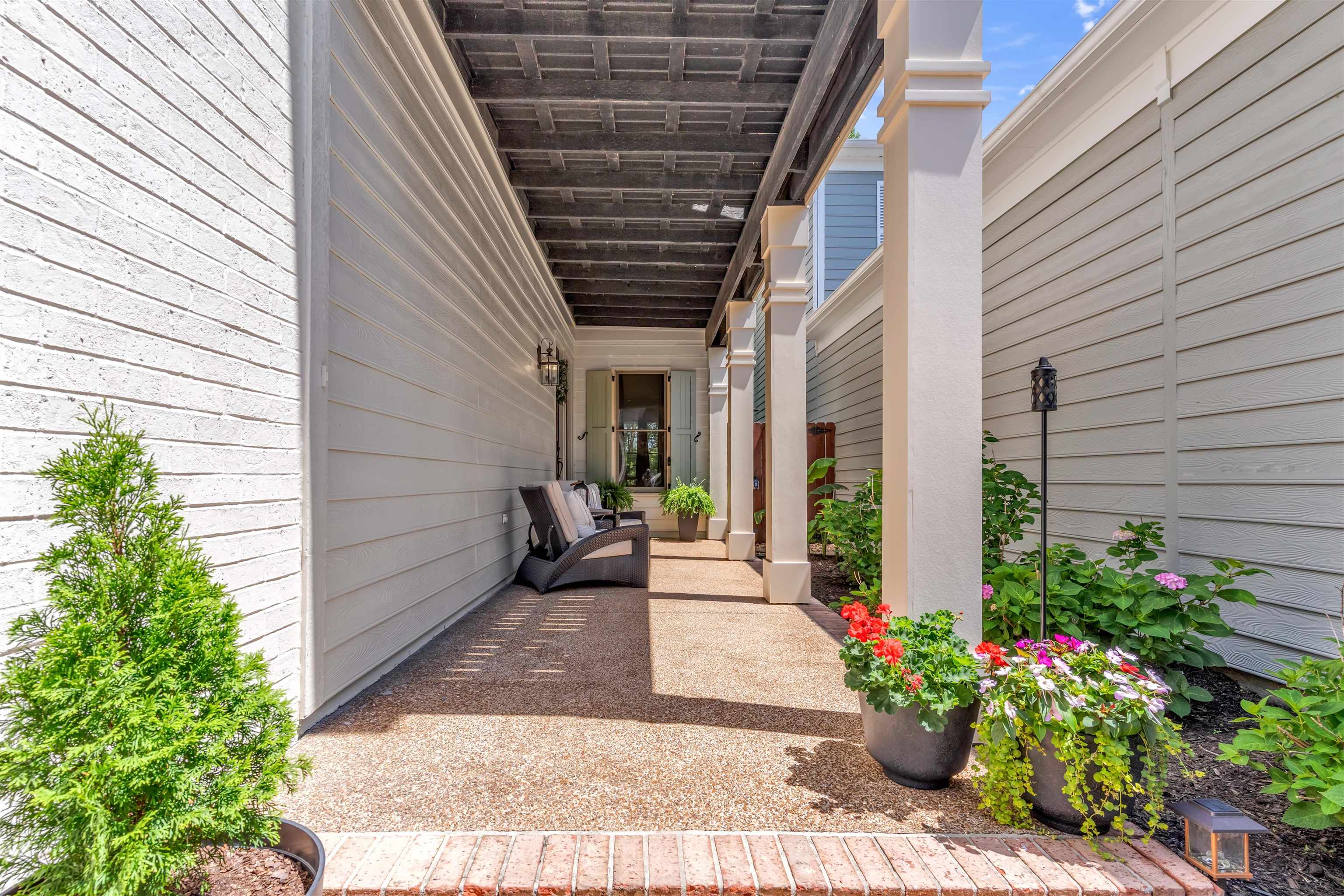1016 RIVER LANDING DR