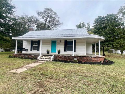 Photo of 126 W BOONE ST, Adamsville, TN 38310 (MLS # 10204775)