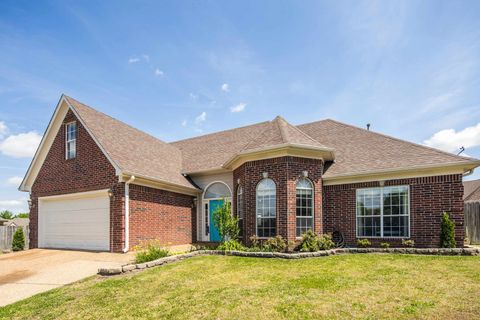 Photo of 75 CYPRESS GROVE CV, Oakland, TN 38060 (MLS # 10219492)