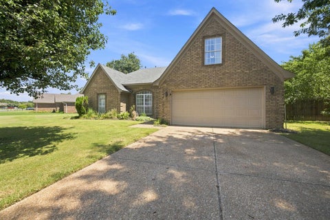 Photo of 255 CAMERON DR, Oakland, TN 38060 (MLS # 10228128)