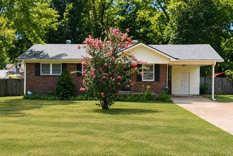 Photo of 387 QUINN RD, Collierville, TN 38017 (MLS # 10227333)