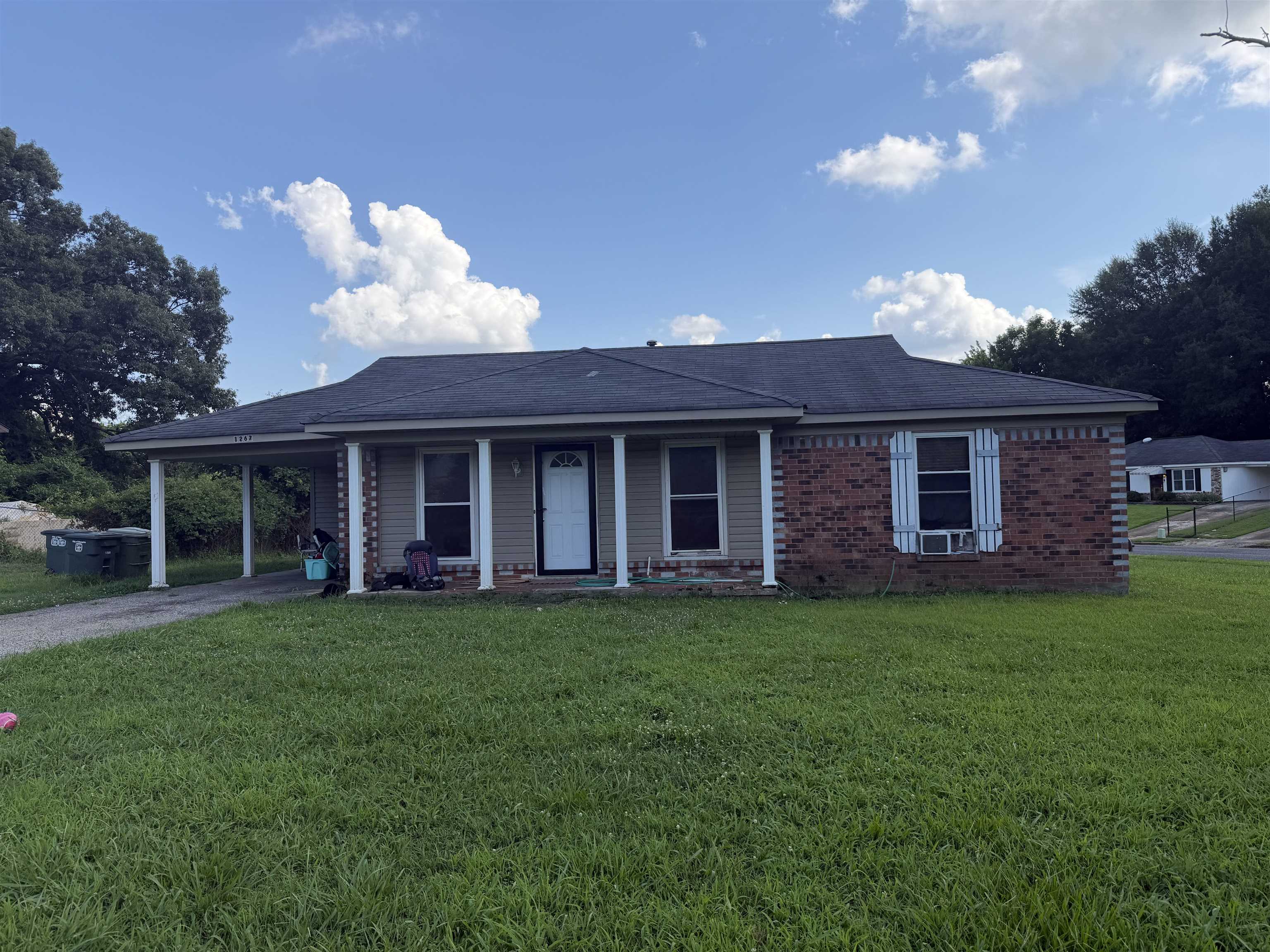 Photo 1 of 10 — 1267 DEER TRAIL LN, Memphis, TN 38109